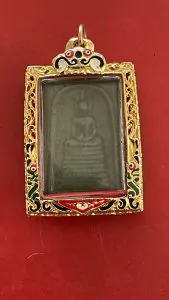 พระสมเด็จเนื้อหยก: พุทธคุณล้ำเลิศ เสริมสิริมงคล